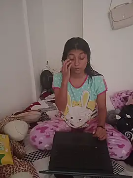 YeseniaRodriguez3 online show from November 26, 2025, 3:46 pm