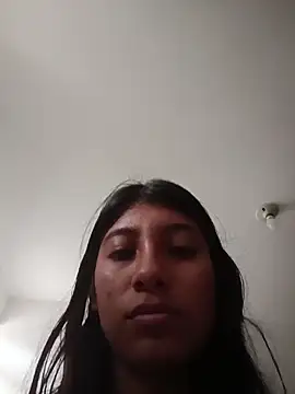 YeseniaRodriguez3 online show from December 19, 2025, 3:41 pm