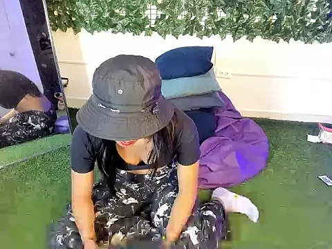 YeseniaRodriguez3 online show from March 14, 2026, 1:27 pm