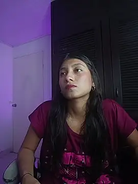 YeseniaRodriguez3 online show from April 11, 2026, 7:29 pm