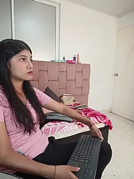 YeseniaRodriguez3 online show from May 19, 2026, 11:49 am