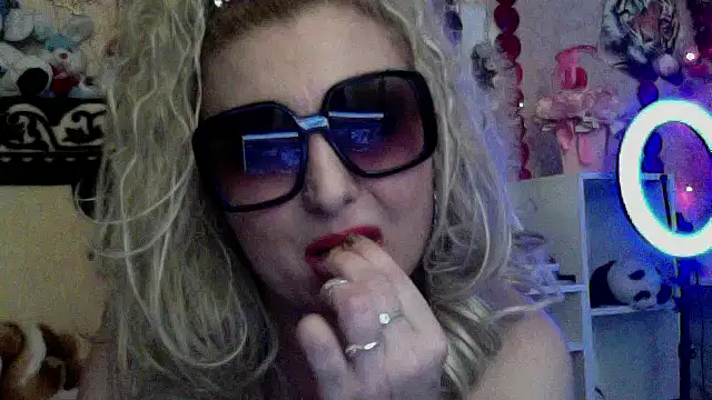 xHot Amazonq online show from January 11, 2026, 6:57 pm