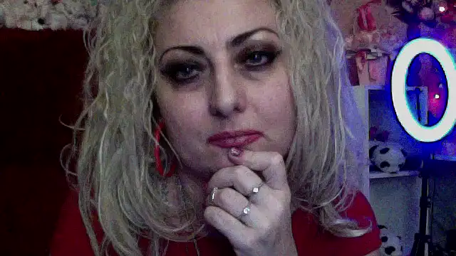 xHot Amazonq online show from February 2, 2026, 10:52 pm