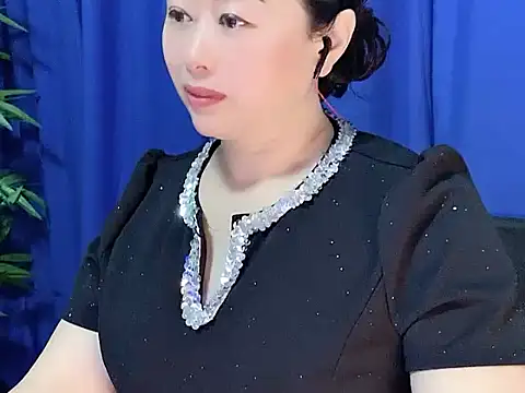 yaoyao22678 online show from November 13, 2025, 2:21 am