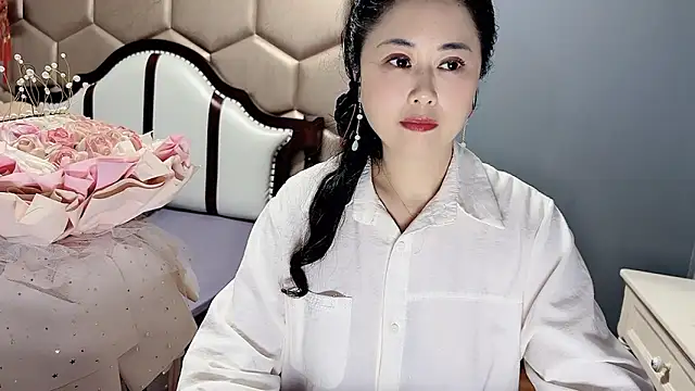 yaoyao22678 online show from April 18, 2026, 1:31 am