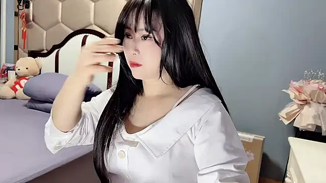 yaoyao22678 online show from May 19, 2026, 1:44 am