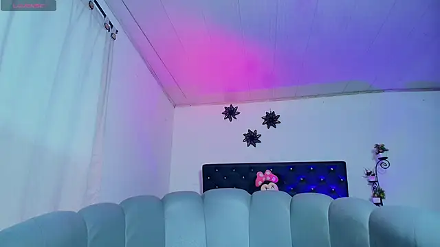 GiannaRoberts online show from November 30, 2025, 11:36 am