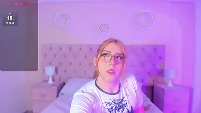 Snapshot of JanneBlossom_ chatting on November 12, 2025, 9:03 pm JanneBlossom online show from November 12, 2025, 9:03 pm