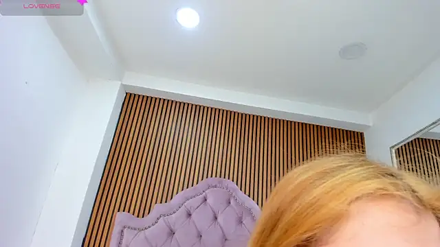 Snapshot of JanneBlossom_ chatting on November 16, 2025, 5:24 am JanneBlossom online show from November 16, 2025, 5:24 am