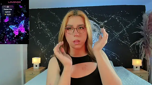 Snapshot of JanneBlossom_ chatting on December 13, 2025, 9:42 pm JanneBlossom online show from December 13, 2025, 9:42 pm