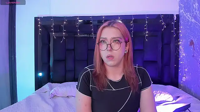 Snapshot of JanneBlossom_ chatting on December 19, 2025, 9:55 pm JanneBlossom online show from December 19, 2025, 9:55 pm