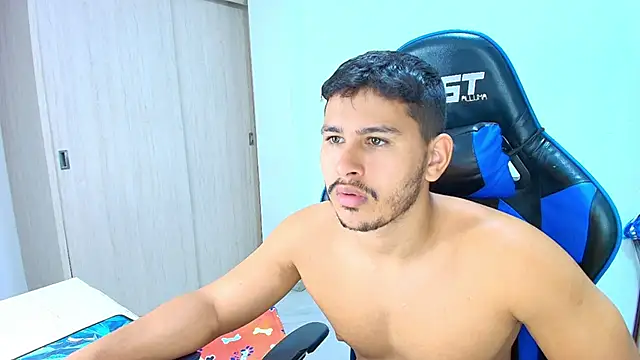 Snapshot of sophia_and_alex chatting on October 27, 2025, 4:16 am sophia and alex online show from October 27, 2025, 4:16 am