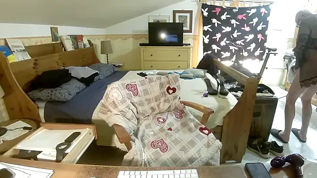 Sissypat53 online show from April 13, 2026, 8:31 am