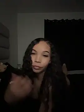 nikkiloveee online show from March 21, 2026, 4:50 am