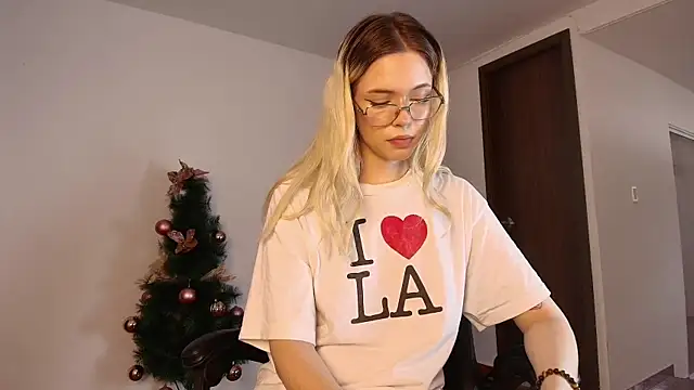 ViolettaAllente online show from December 20, 2025, 9:22 pm