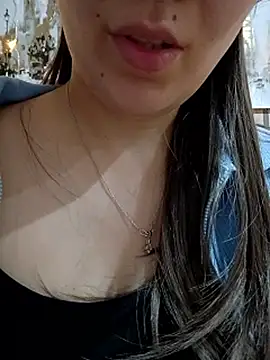 Snapshot of Emily__love chatting on November 27, 2025, 3:52 am Emily love online show from November 27, 2025, 3:52 am