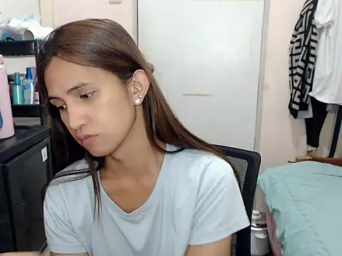 prettysam9 online show from November 27, 2025, 3:08 am