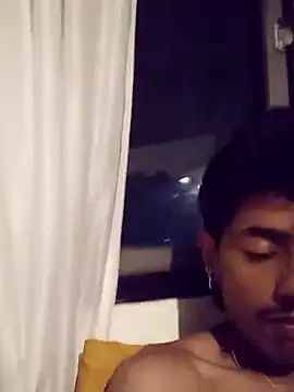 SkinniYamo online show from April 7, 2026, 4:13 am