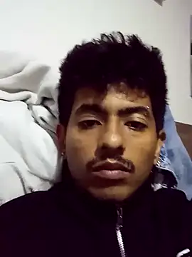 SkinniYamo online show from April 14, 2026, 5:13 am