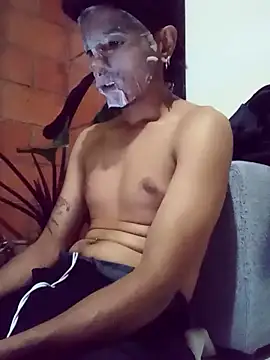 SkinniYamo online show from May 20, 2026, 3:56 am