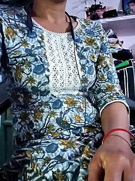 Hot-Rubyy online show from April 10, 2026, 4:33 pm