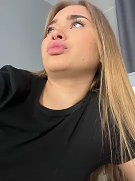 MilaRaven online show from November 28, 2025, 7:33 am