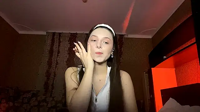 Snapshot of Poly_Falkony chatting on October 29, 2025, 3:14 pm Poly Falkony online show from October 29, 2025, 3:14 pm