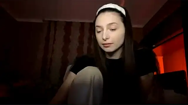 Snapshot of Poly_Falkony chatting on October 30, 2025, 2:51 pm Poly Falkony online show from October 30, 2025, 2:51 pm