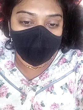 Snapshot of girl999 chatting on February 3, 2026, 5:29 pm girl999 online show from February 3, 2026, 5:29 pm