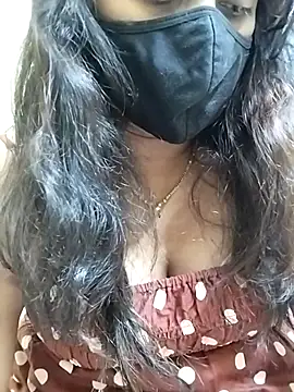 Snapshot of girl999 chatting on February 7, 2026, 7:06 pm girl999 online show from February 7, 2026, 7:06 pm