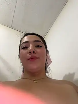 Hannahpradaa  online show from November 5, 2025, 12:21 am