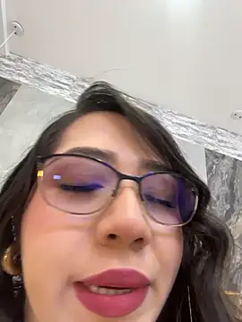 Hannahpradaa  online show from December 17, 2025, 11:27 am