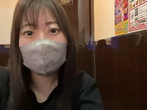 Snapshot of hitomi_desu chatting on November 21, 2025, 4:05 pm hitomi desu online show from November 21, 2025, 4:05 pm