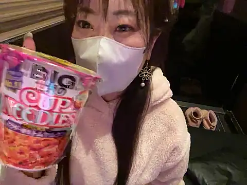 Snapshot of hitomi_desu chatting on November 26, 2025, 2:18 pm hitomi desu online show from November 26, 2025, 2:18 pm