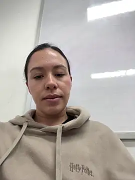 Oceane16  online show from November 6, 2025, 3:13 pm