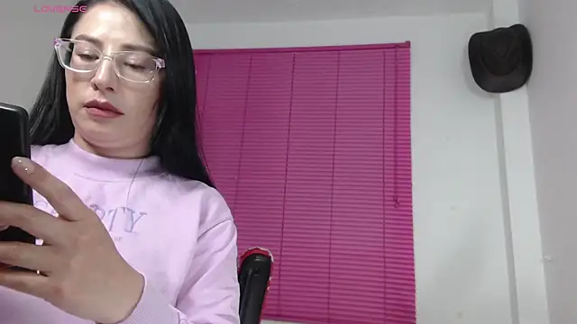 Snapshot of Emma_Hotkiss chatting on April 14, 2026, 11:22 pm Emma Hotkiss online show from April 14, 2026, 11:22 pm