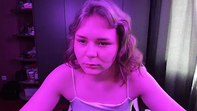 sophia lix online show from November 11, 2025, 6:35 am