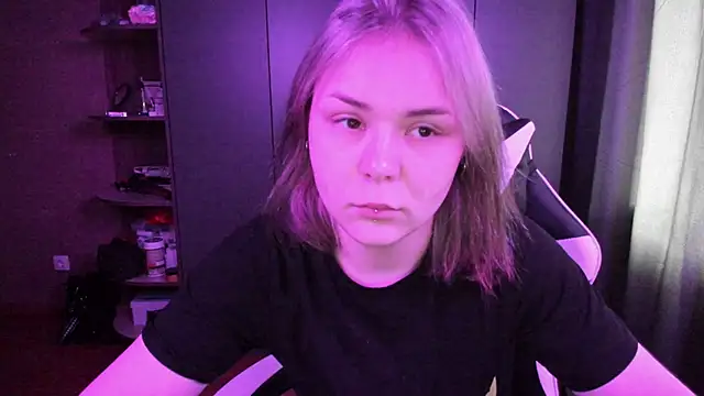 sophia lix online show from November 16, 2025, 4:40 am