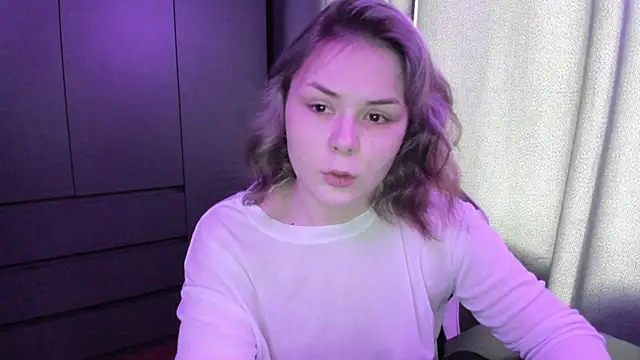 sophia lix online show from December 16, 2025, 5:01 am