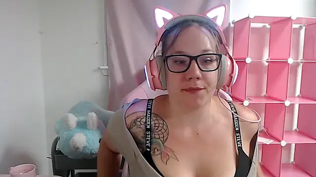 Snapshot of VixxyKitt3n chatting on October 27, 2025, 5:22 am VixxyKitt3n online show from October 27, 2025, 5:22 am