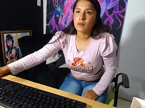 NahomiLove  online show from October 27, 2025, 3:32 am