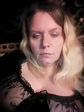 Snapshot of Lana-murr chatting on November 26, 2025, 6:42 pm Lana-murr online show from November 26, 2025, 6:42 pm