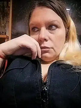 Snapshot of Lana-murr chatting on December 3, 2025, 7:27 am Lana-murr online show from December 3, 2025, 7:27 am