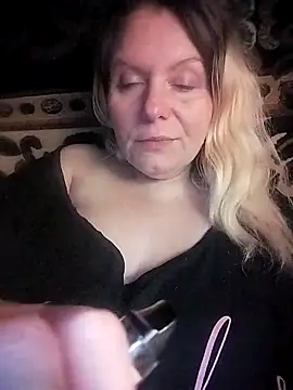 Snapshot of Lana-murr chatting on December 16, 2025, 9:09 pm Lana-murr online show from December 16, 2025, 9:09 pm