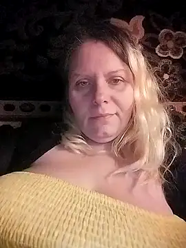 Snapshot of Lana-murr chatting on December 17, 2025, 10:05 pm Lana-murr online show from December 17, 2025, 10:05 pm