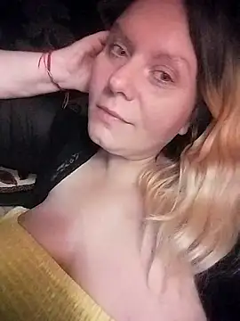 Snapshot of Lana-murr chatting on December 18, 2025, 4:46 pm Lana-murr online show from December 18, 2025, 4:46 pm