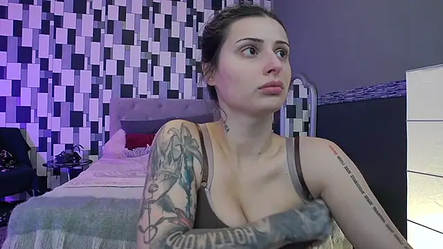 venusinylons online show from November 28, 2025, 11:57 am