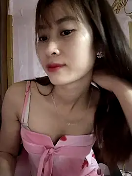Snapshot of Em_xinh01 chatting on May 5, 2026, 9:45 pm Em xinh01 online show from May 5, 2026, 9:45 pm