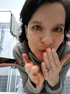 Piediniecollant online show from December 20, 2025, 6:20 am