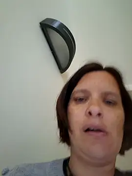 Piediniecollant online show from May 15, 2026, 10:11 am